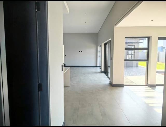 5 BEDROOM HOUSE FOR SALE IN MIDSTREAM HEIGHTS